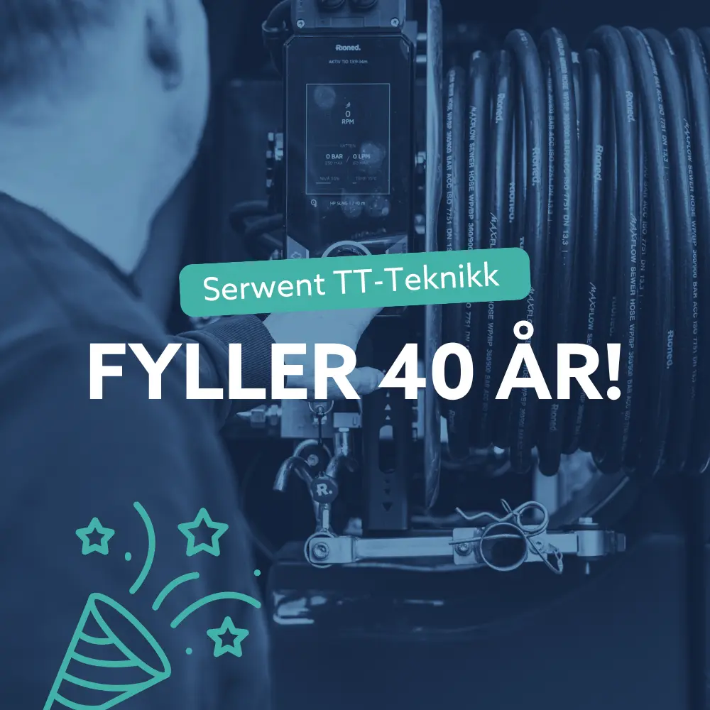 En person betjener maskiner med opprullede kabler. Teksten i bildet lyder: «Serwent TT-Teknikk FYLLER 40 ÅR!» med festlige ikoner, for å markere selskapets 40-årsjubileum.